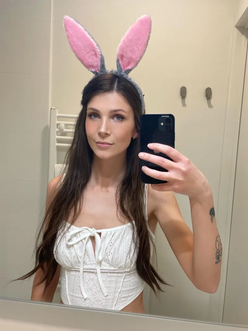 Thumbnail Discover the Essence of BunnyGirls with IvyNash