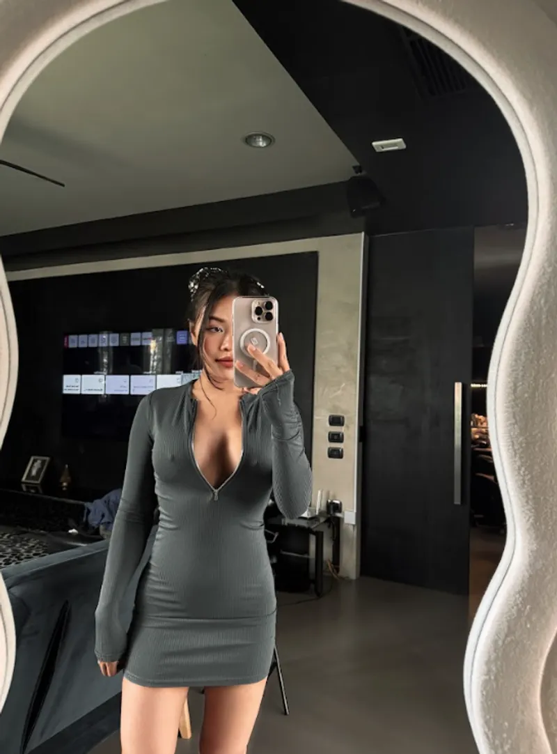 Thumbnail Unforgettable Selfie Journey: 18 and Beyond with malekhoussam