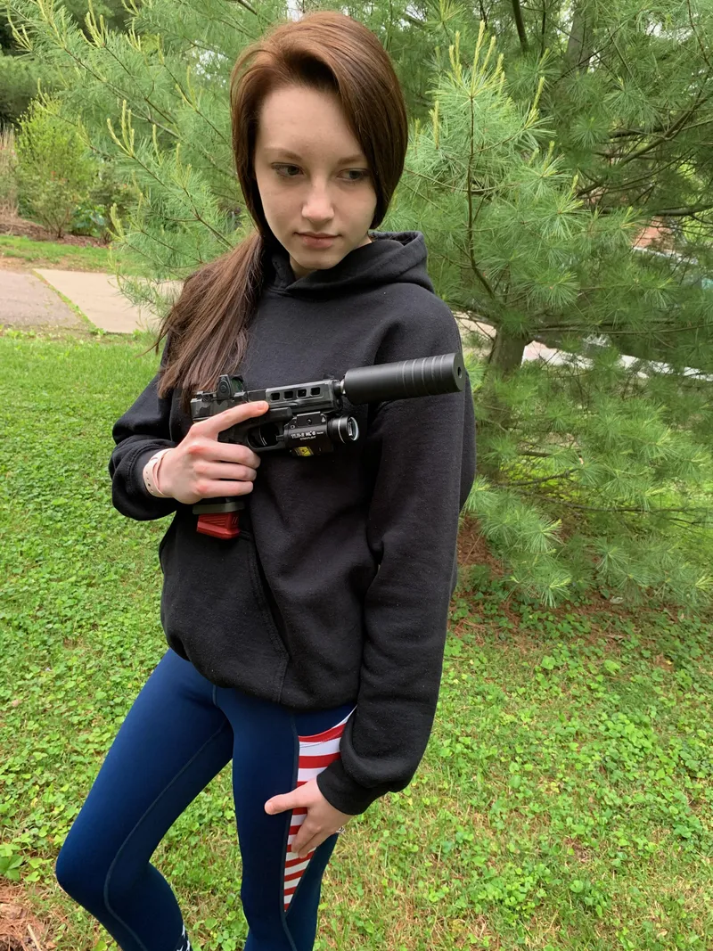 Thumbnail Glock Mystery: Unveiling the User | girlswithguns