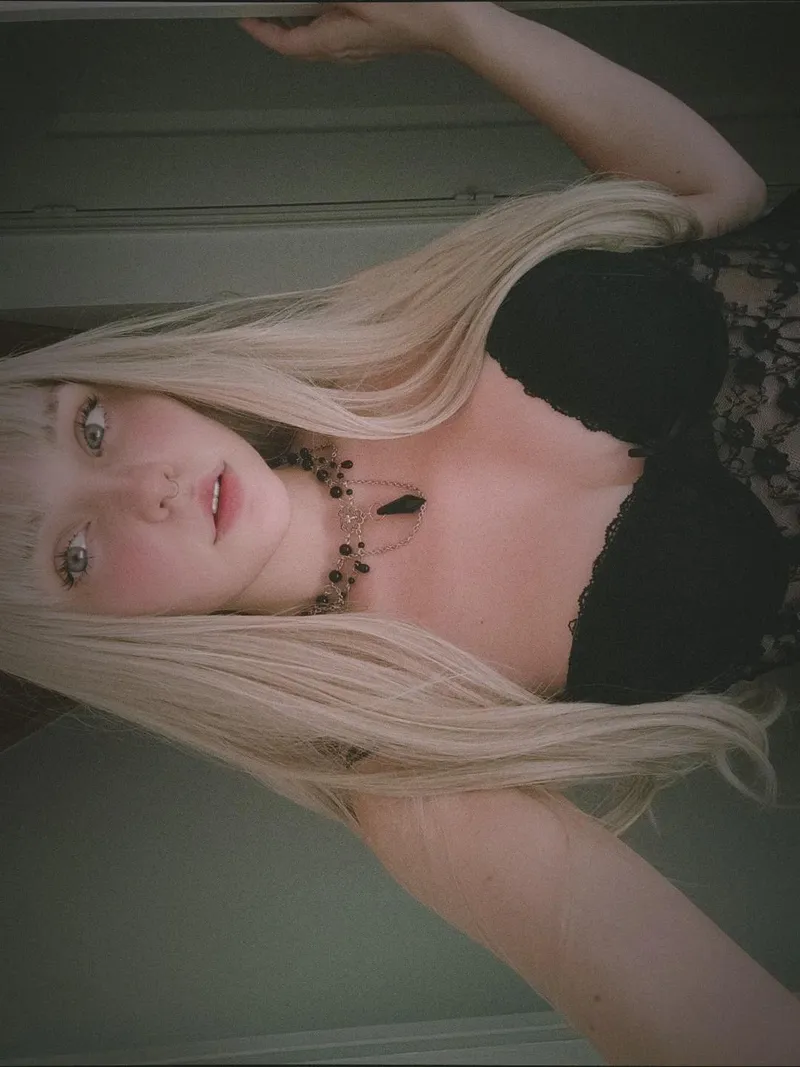 Thumbnail Darilyah's Captivating Presence on InstagramHotties