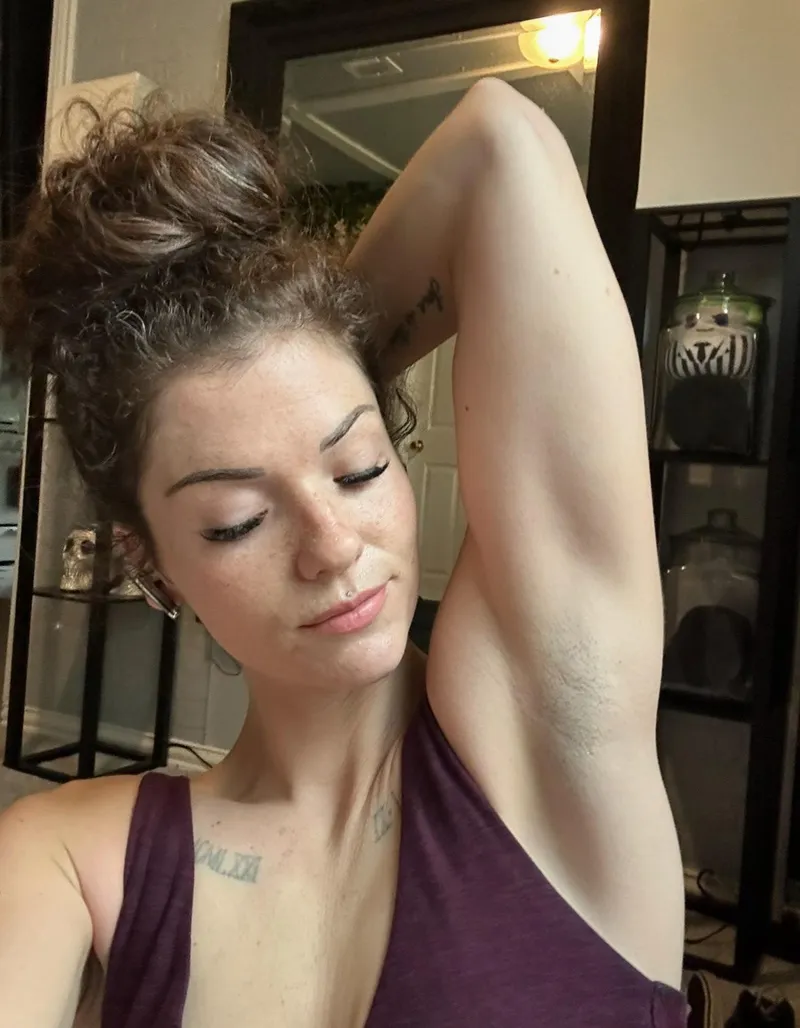 Thumbnail Smooth and Seductive: Dive into Armpit Fetish Fantasies with lolotaylor