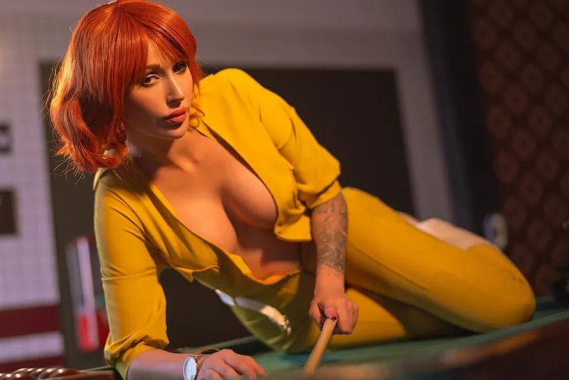 Thumbnail Get Enchanted by Lera Himera's April O'Neil Cosplay from TMNT
