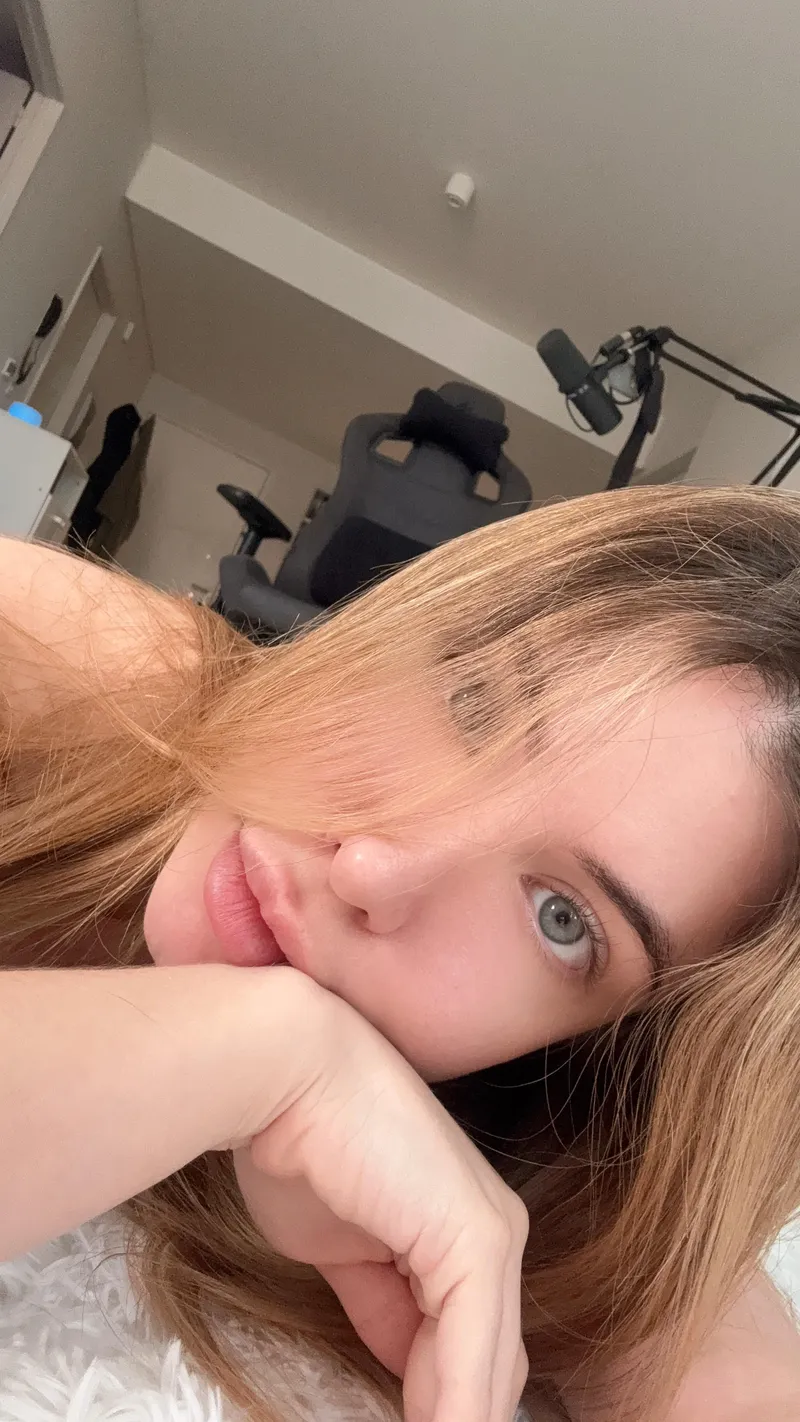 Thumbnail Answer Y or N for Strawberries_Cigrate's Nudes in Babes Category