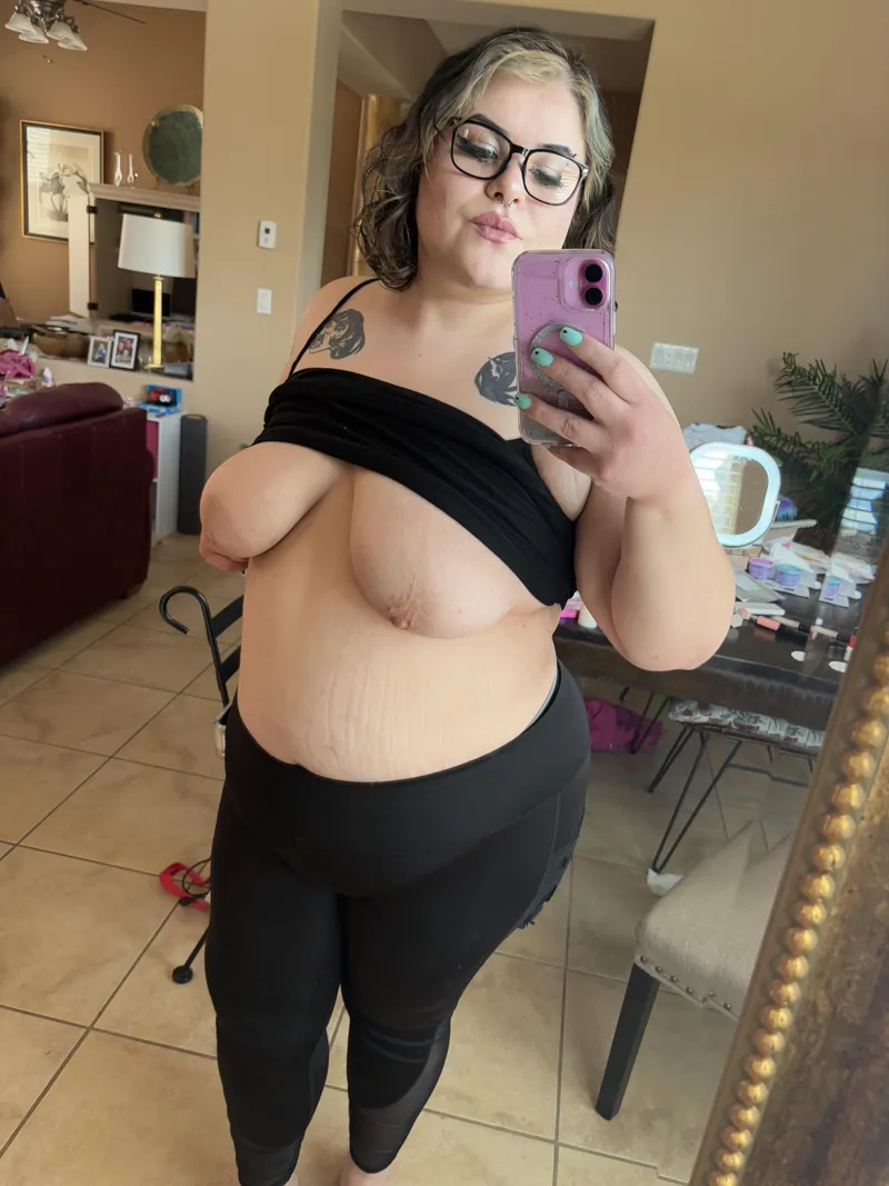 Thumbnail Reflecting Beauty: Stunning Mirror Selfie by ToyaTheTeasee | BBW