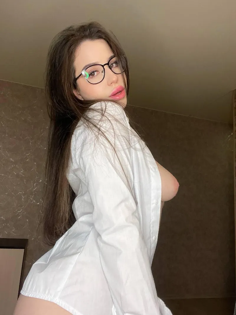 Thumbnail jpgggirl's Bold Question: Sexier than Your Ex-Secretary? | Secretary