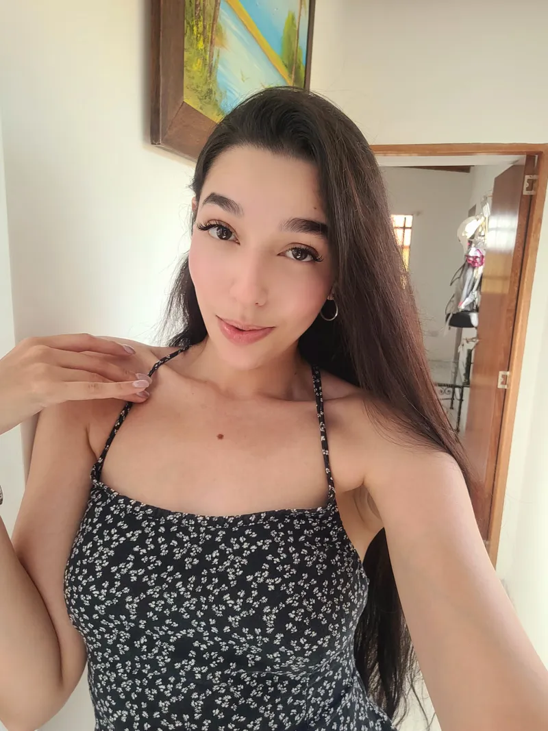 Thumbnail Delve into Ticklish_and_Pickle's Alluring Gaze in Look Closer...