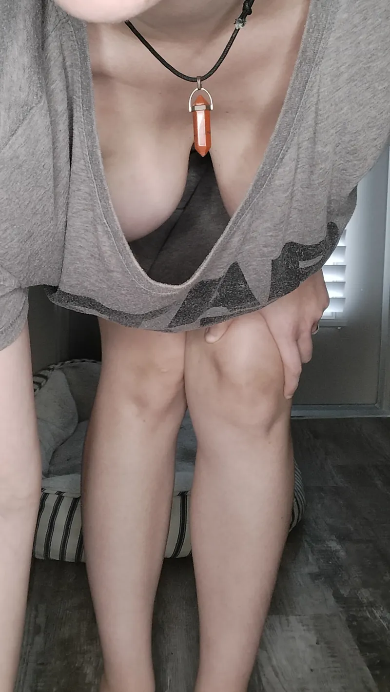 Thumbnail 6Foxes_13Soxes Almost Reveals the Neighbor's Morning View 🤭