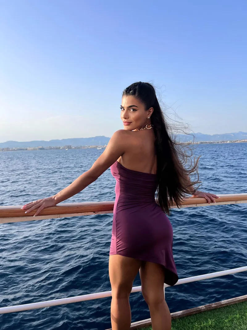 Thumbnail namiyaaa2025: Shared Desires in Hot Tight Dresses