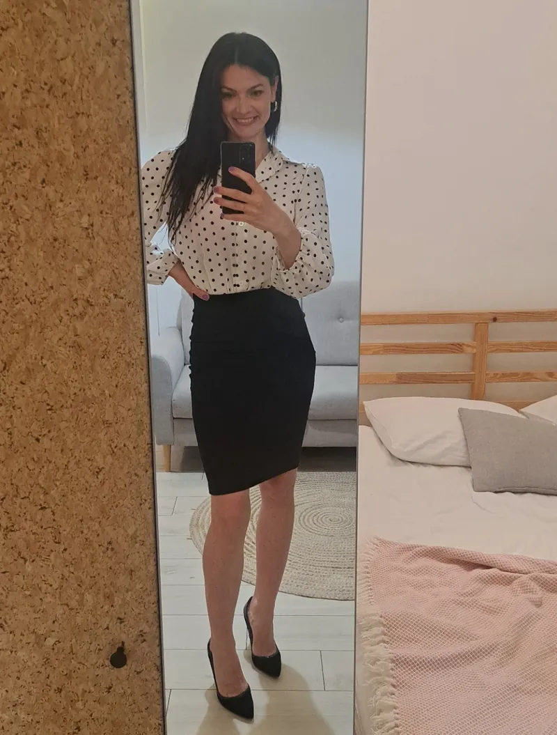 Thumbnail MartaPeonly's Dilemma: Should I Go Under Your Desk? A Secretary's Story