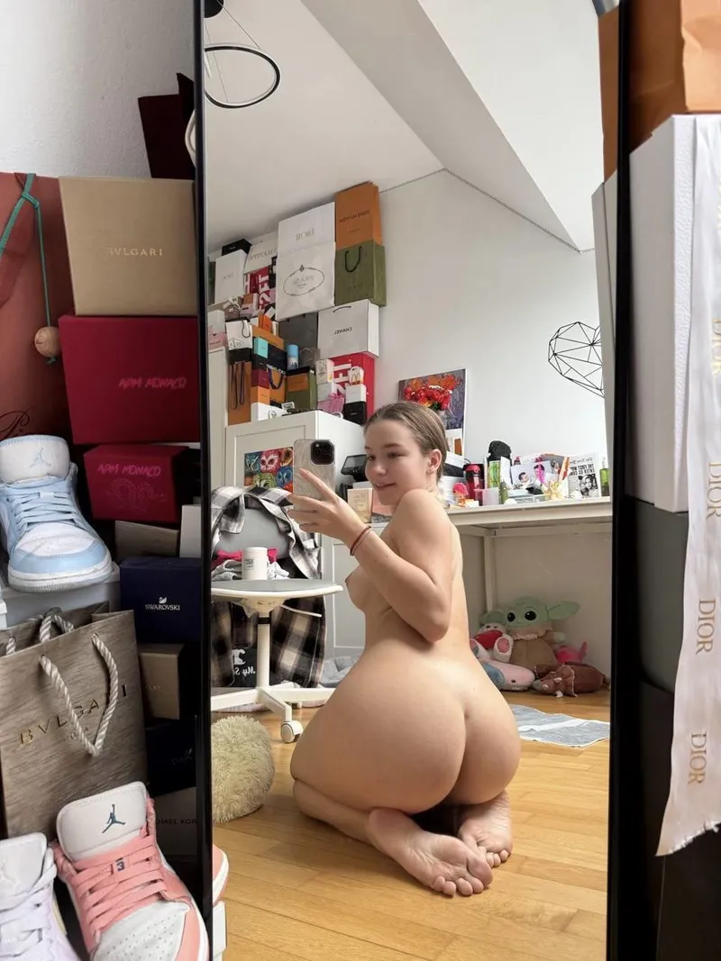 Thumbnail AzureDuskk's Provocative Choice: Ass or Feet First? | ButtsAndBareFeet