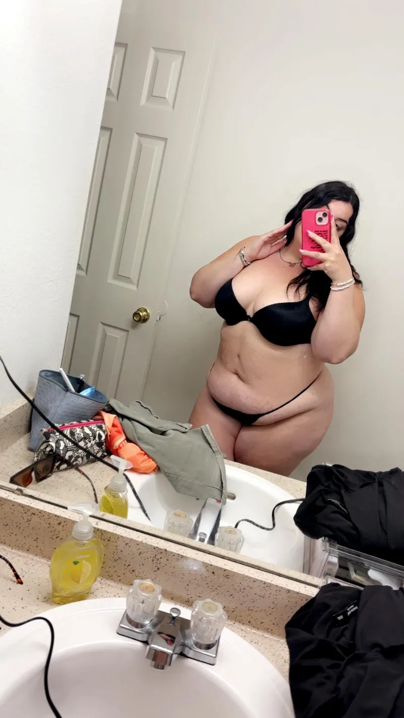 Thumbnail Chubby - 30F. Just Moved to Florida ;). by Tricky_Trade_8635