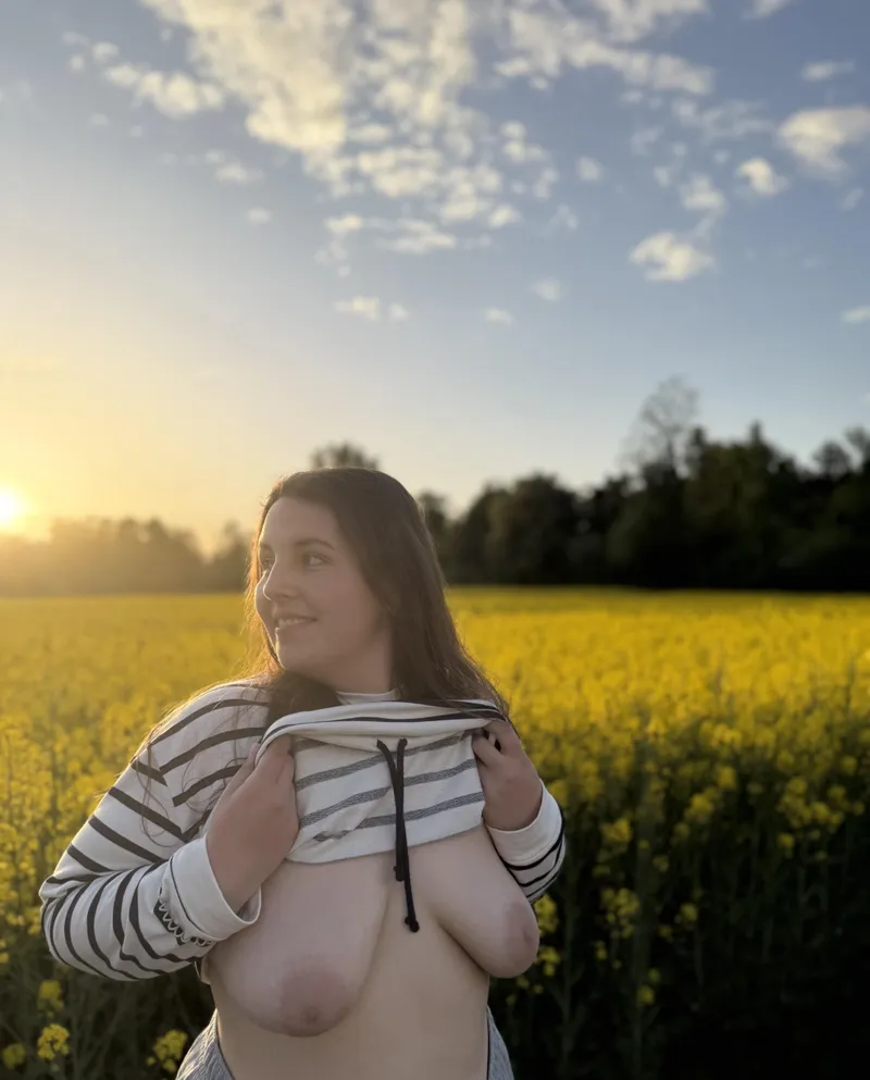 Thumbnail Discover Joy: soulmatesinthewild's Country Lifestyle