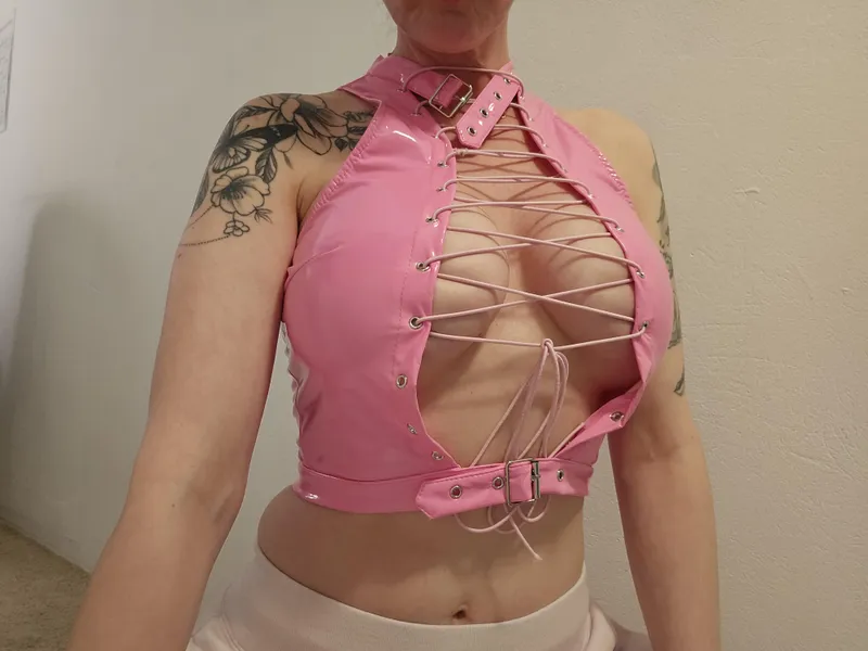 Thumbnail SallyXOXO83 Showcases Being Hot as a MILF - A Must-See in maturemilf