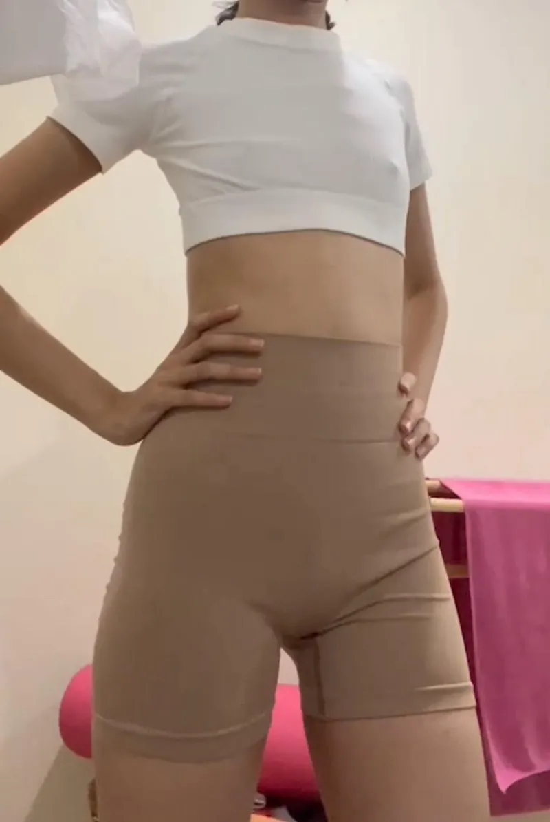 Thumbnail One_Row5641's Daring Gym-Wear Dilemma in nextdoorasians