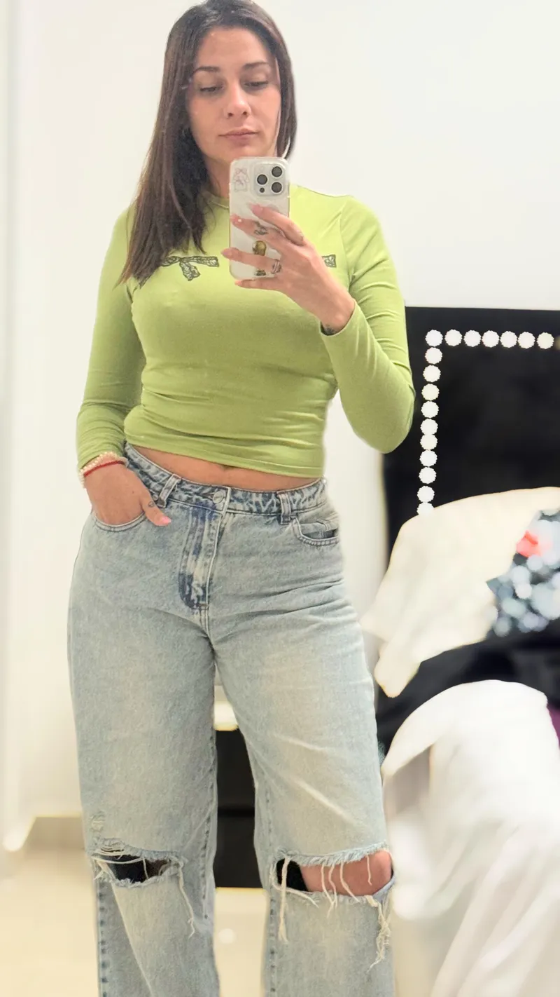 Thumbnail flowegirls Asks: Should I Cut or Grow My Neon Hair?