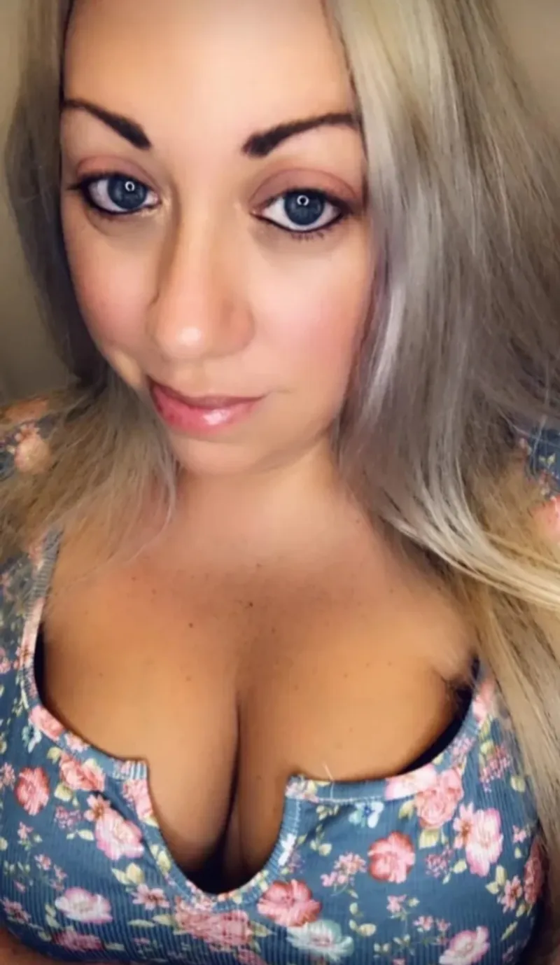 Thumbnail HayleyFredric's Close Encounter Desires in Blonde Beauty