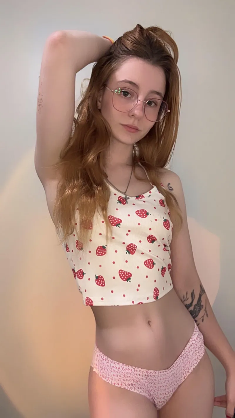 Thumbnail Embracing Perfect Weather for a Crop Top Day | Freedom_red15 | croptopgirls
