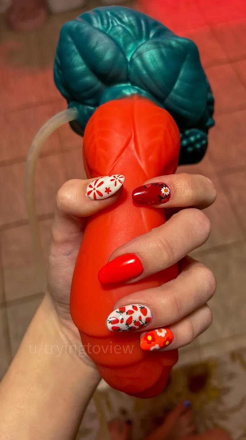 Thumbnail Exploring BadDragon: Hanns in Hand | tryingtoview
