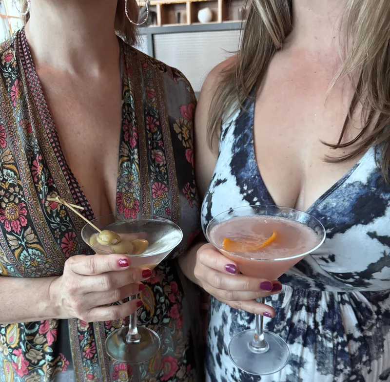 Thumbnail Unveiling the Art of Cleavage: A Pre-Dinner Cocktail | TwinTitties3