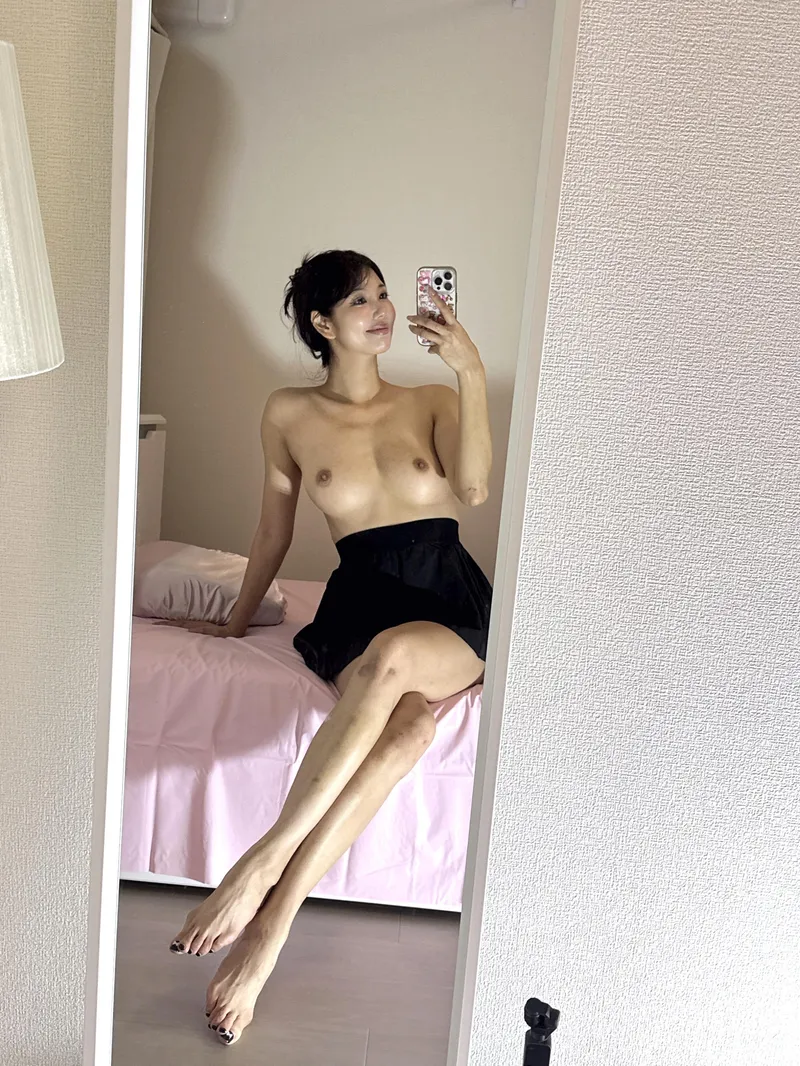 Thumbnail Unlock AurorraFields' Secret: 'If I Was Your Roommate, What Would You Do?'