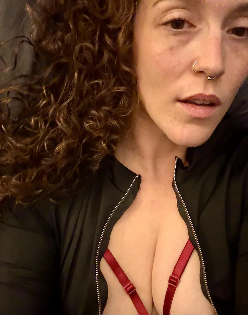 Thumbnail Cuddling Chronicles: Dive into Beascoffee_and_t's Cleavage Domain