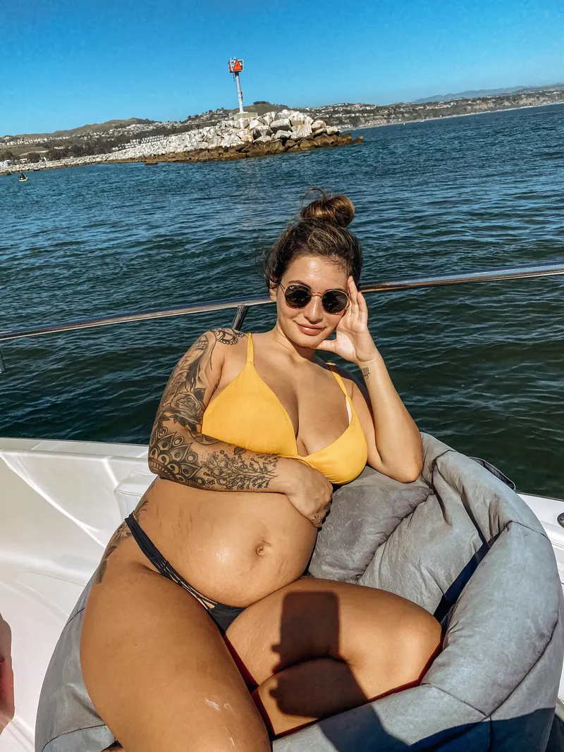 Thumbnail spicysweetonee Attempts Sexy Pregnancy Look