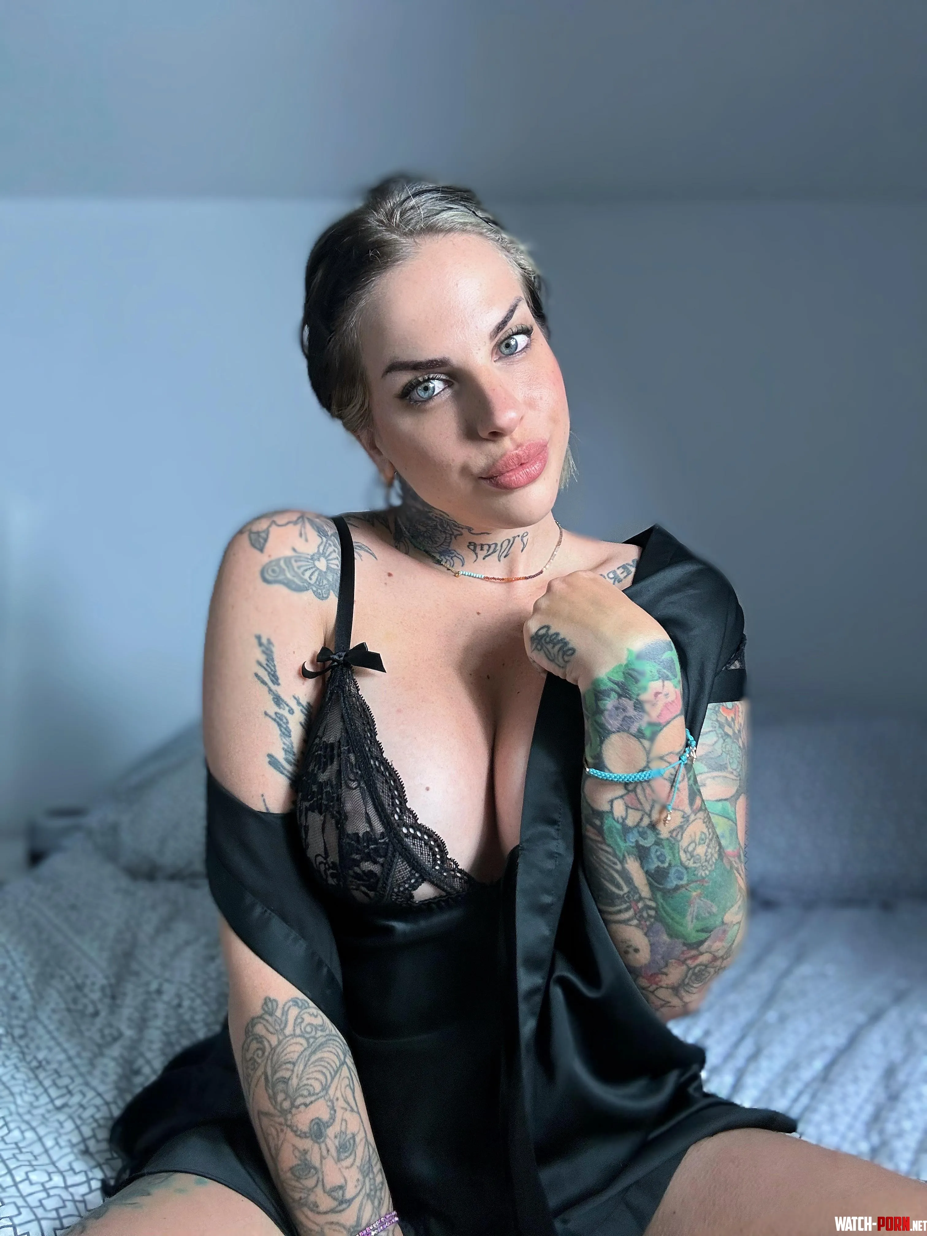 I need a volunteer to breed my Italian pussy by ottaviia