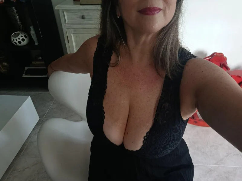 Thumbnail HR Assistant Approval? Explore Sarah_Diaz's Cleavage Look