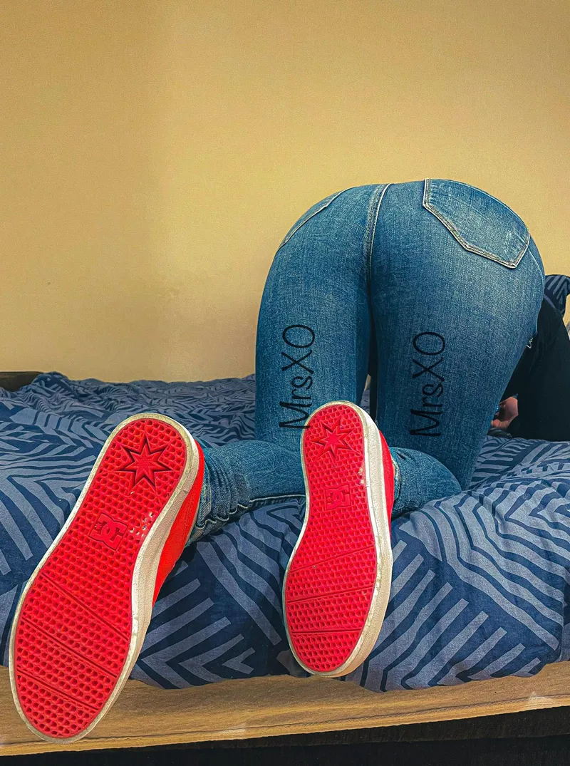 Thumbnail @mrmrs_xo jeans and my curves by TheMrsXO | InstagramHotties