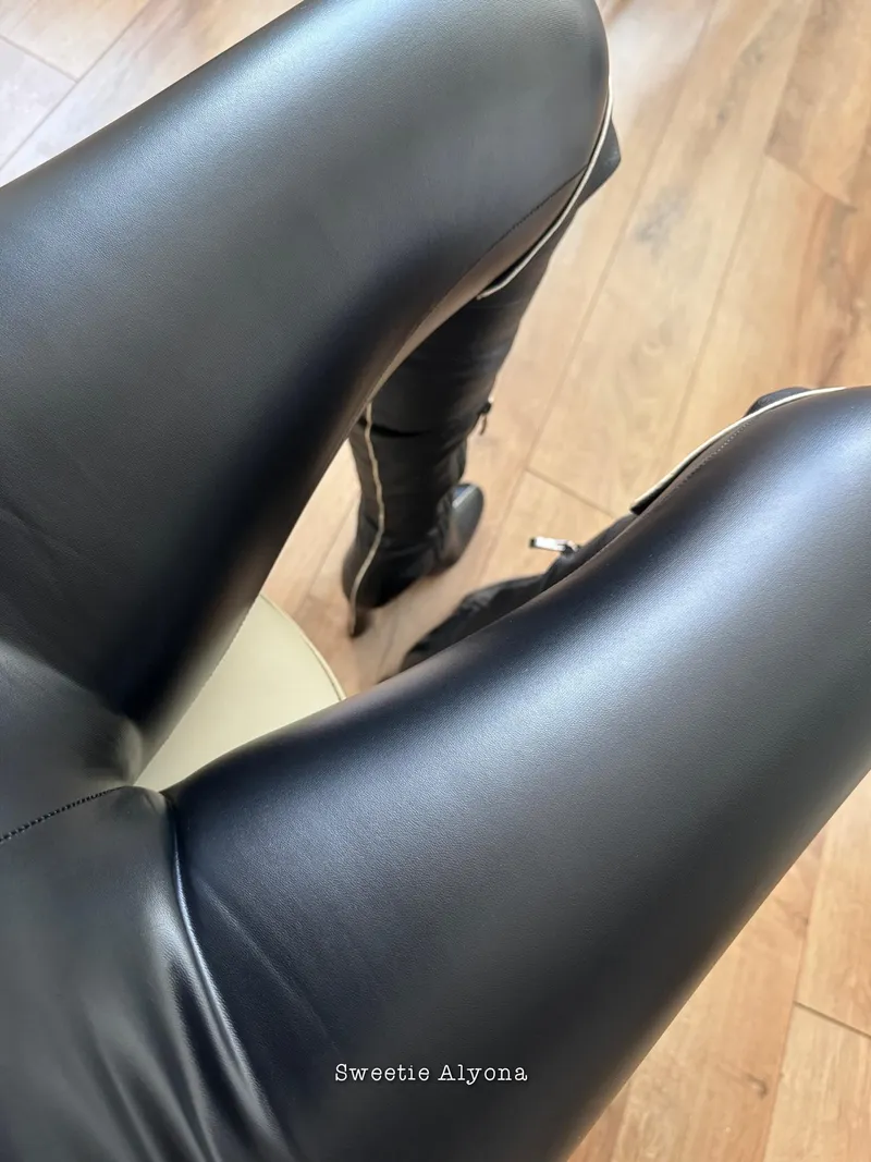 Thumbnail Dive into the World of Leather: Where Your Fantasy Comes Alive | Ladies in Leather