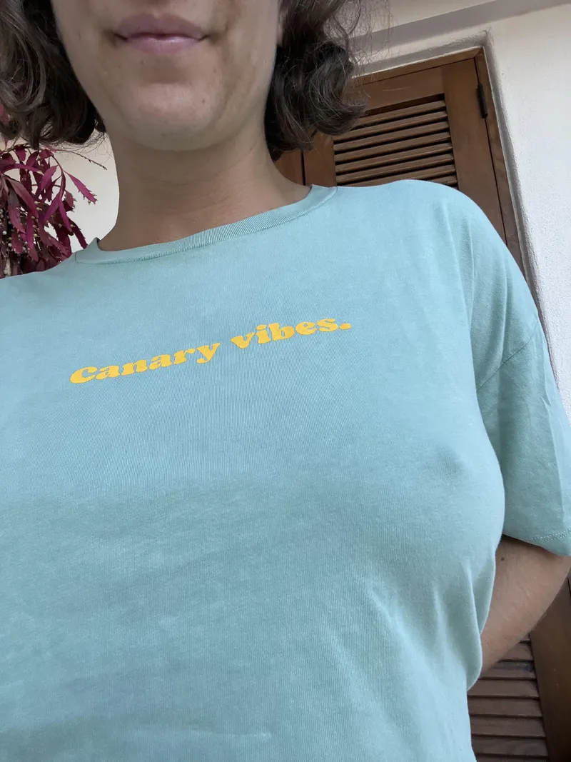 Thumbnail MapleSyrup_Girl's Braless Experience: Canaries Exploration