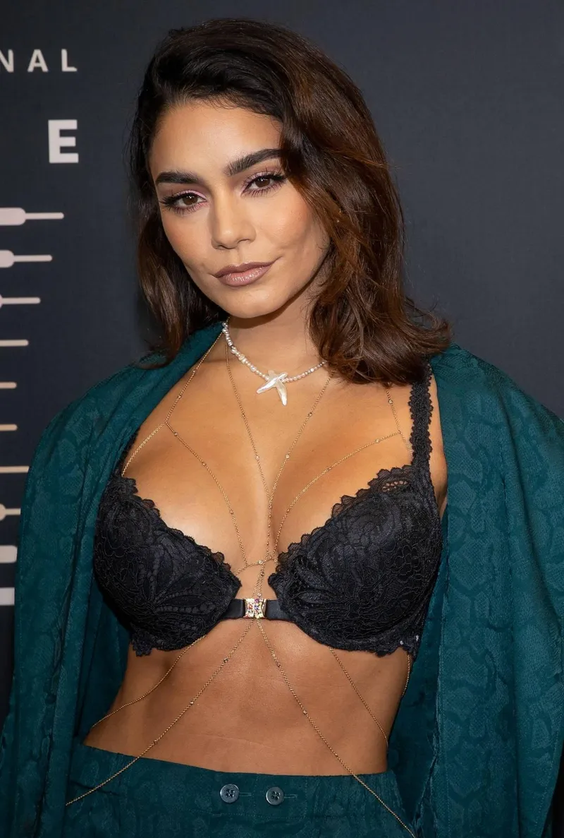 Thumbnail Vanessa Hudgens Unveiled: FaceVarious8035 and Big Celeb Events