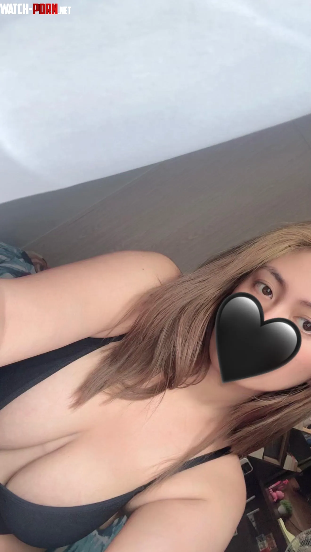 [f] 👀 by girlfromknowhereee