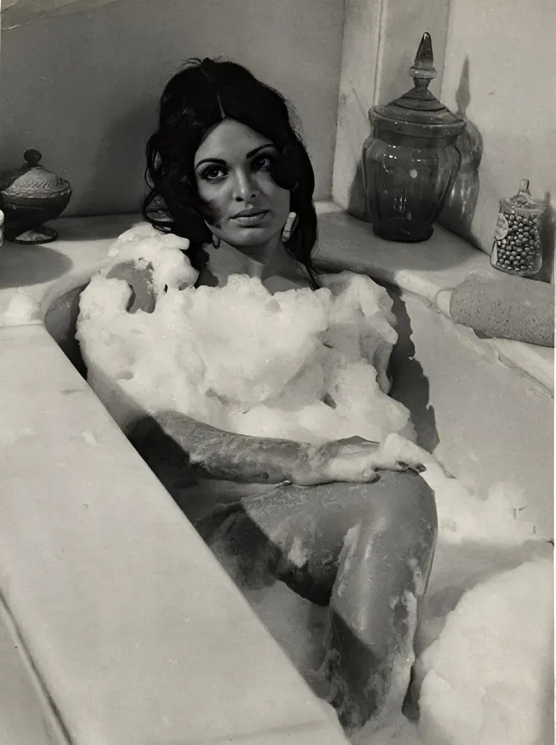 Thumbnail bil-sabab Presents Parveen Babi (1970s) in VintageSmut Glory