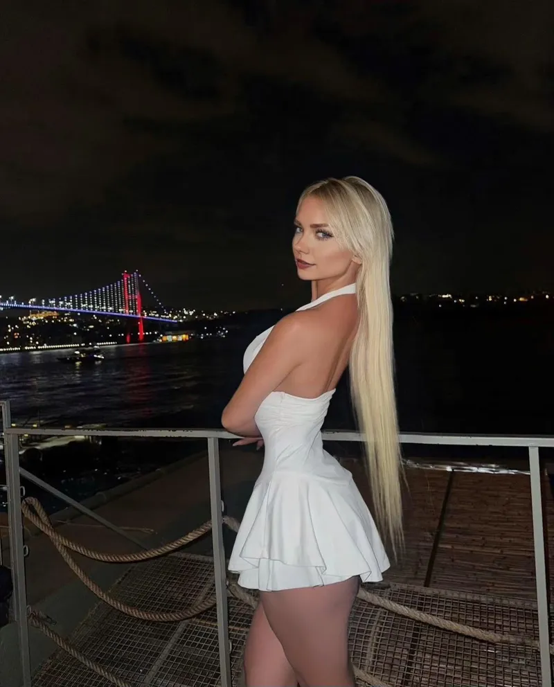 Thumbnail LillyPav's Timeless Classy Elegance Shines Through 🥰❤️
