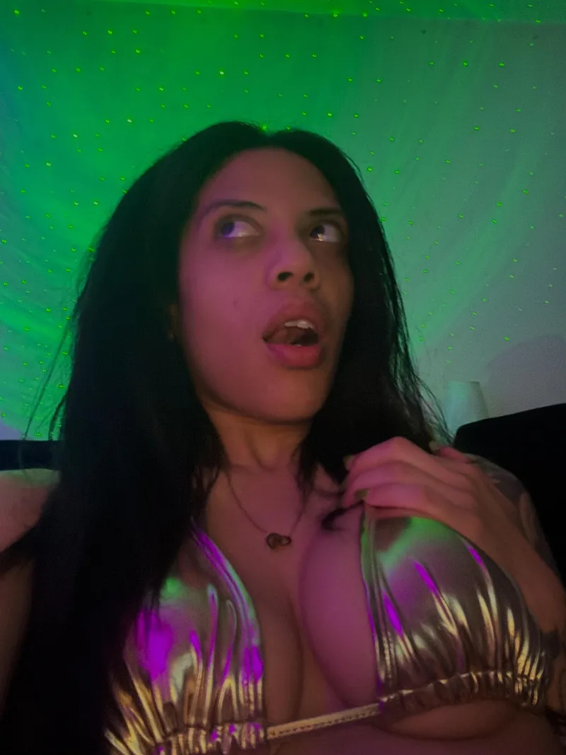 Thumbnail Get Ready for a Steamy Milking Session with Briewylde