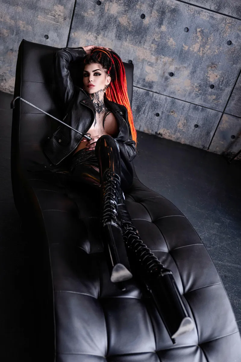 Thumbnail Therapy Session Goals: Perfect Setup for Relaxation | Ladies in Leather