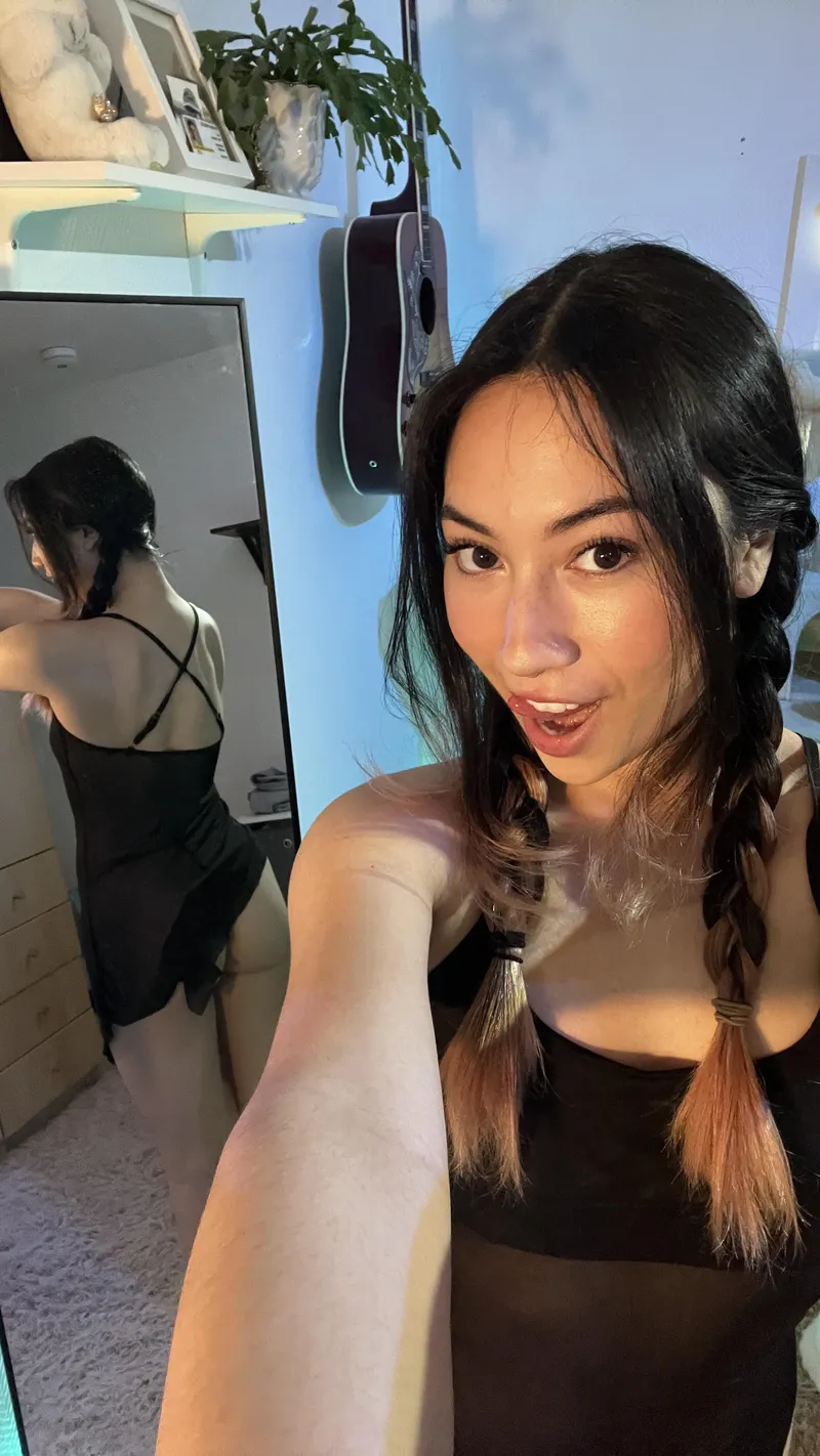 Thumbnail ulaxgurls' Sensual Admission: Home Alone and Dripping Wet