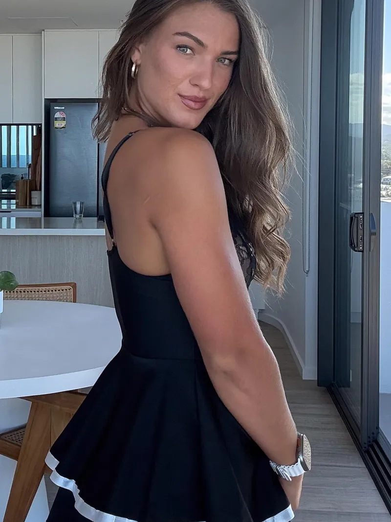 Thumbnail Classygirls: YoungOliee Proves Cute and Powerful Can Coexist