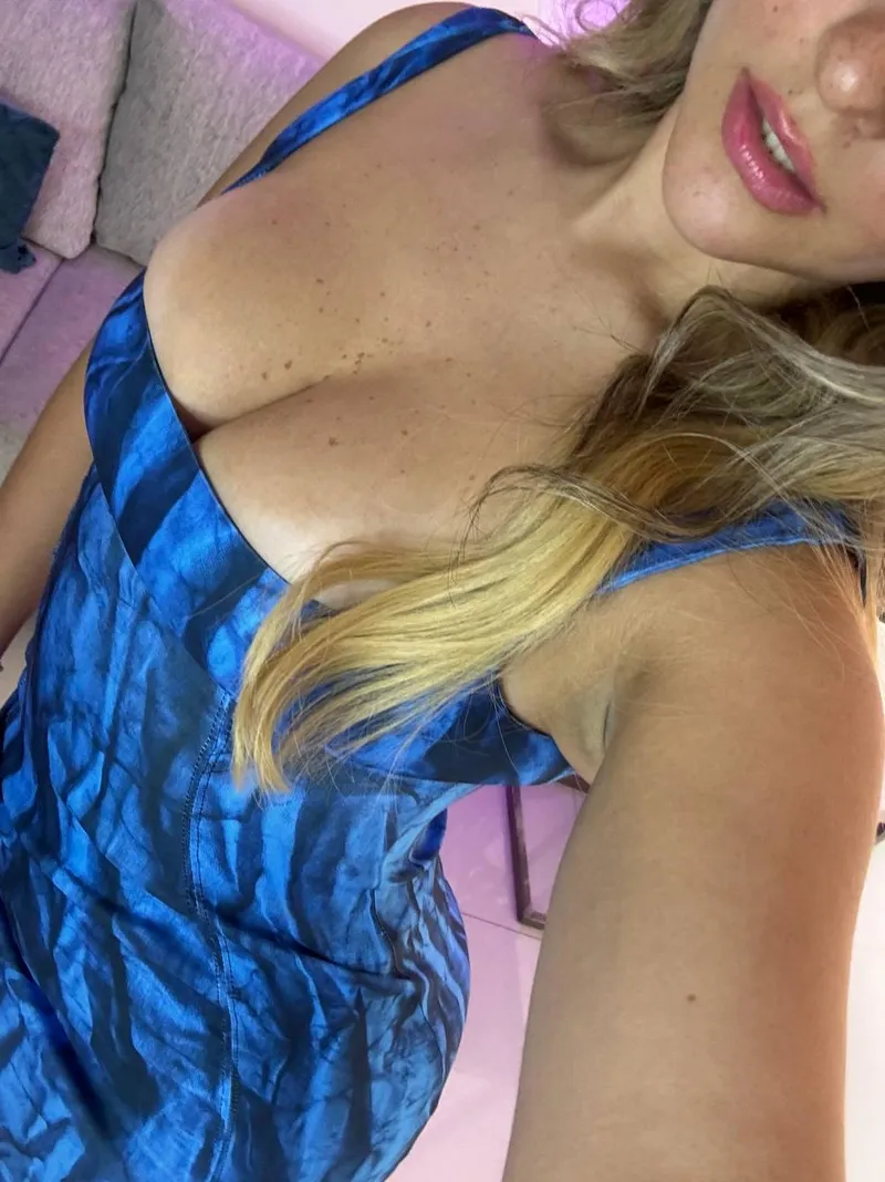Thumbnail Admiring a Cute Pair: Downblouse Delights with CurvyBellaXO