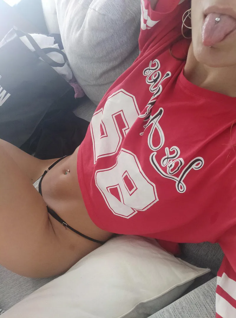 Thumbnail Croptopgirls: Im_barby Says Hi
