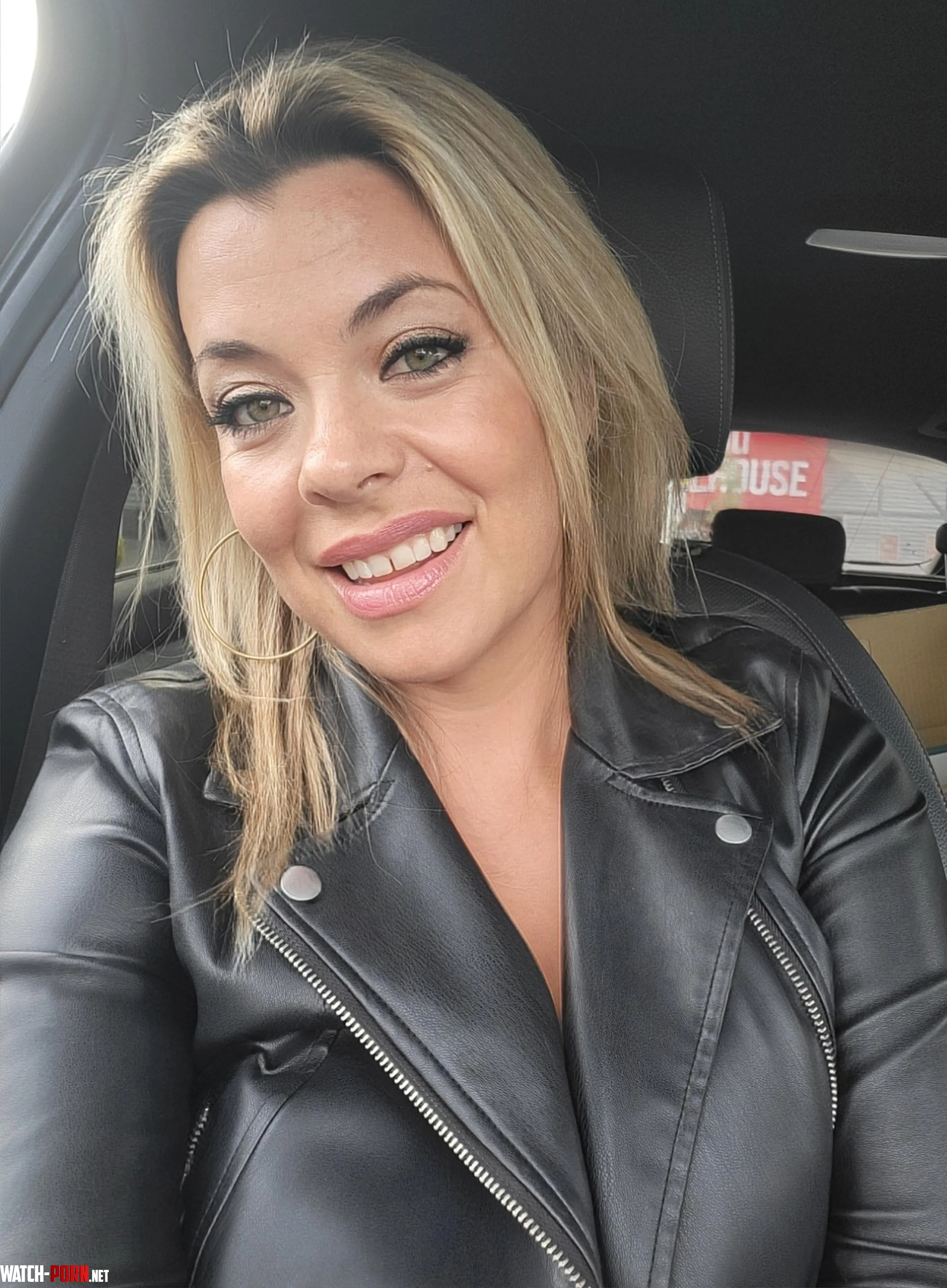 Follow me @fiestyfrankie24 by FrankieFiestyMilf
