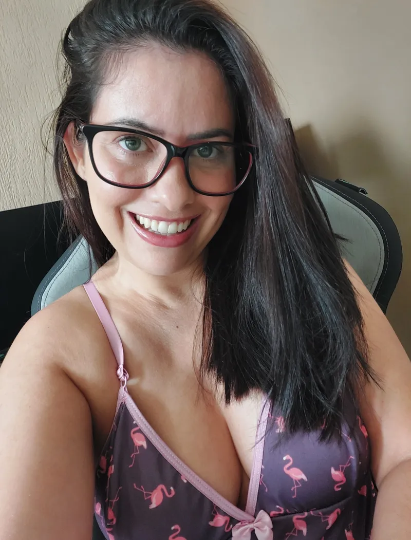 Thumbnail Isiscristine: The Perfect Blend of Sweetness and Naughty in GirlswithGlasses
