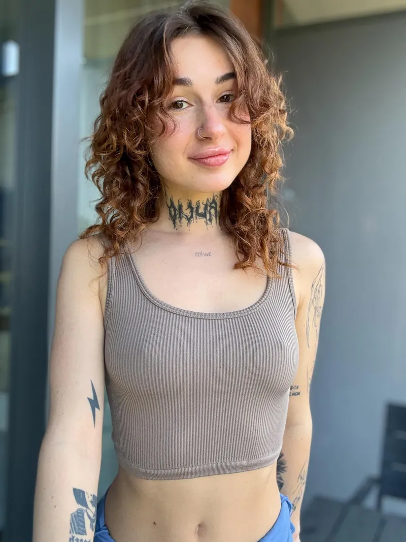 Thumbnail Croptopgirls: Hellores' Quest for the Perfect Selfie