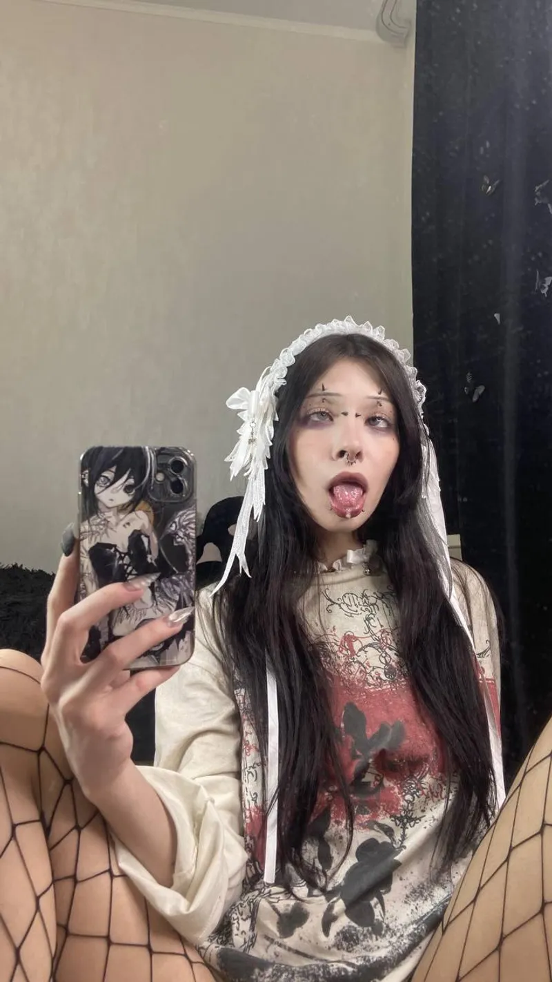 Thumbnail RealAhegao: PalmerJune Captivates in a Selfie Where Eyes Steal the Scene