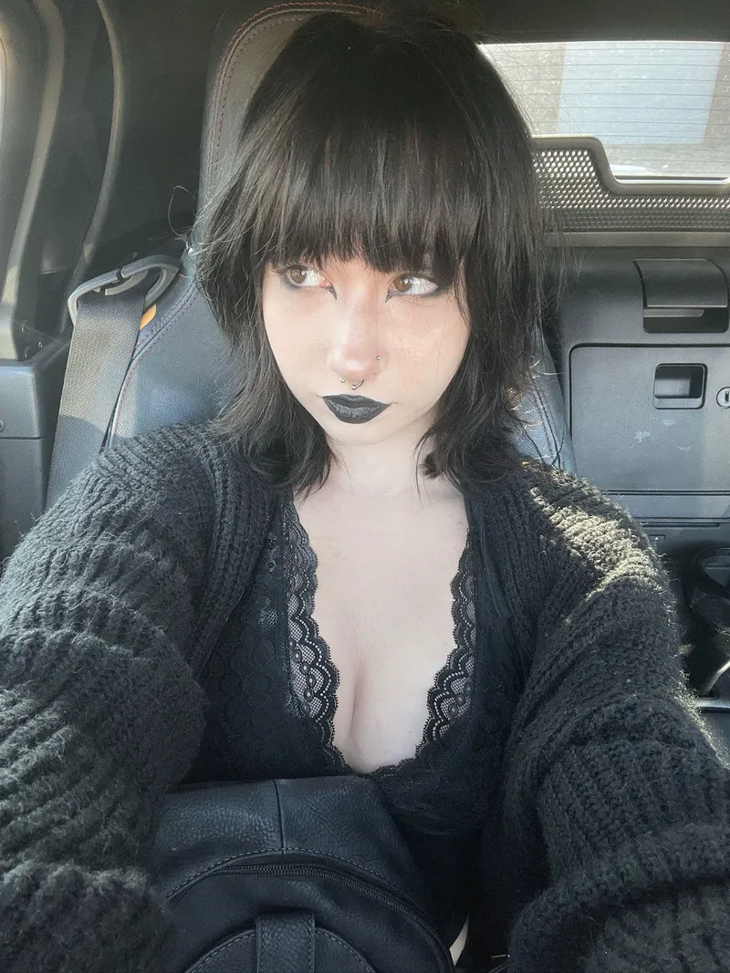 Thumbnail Does Black Lipstick Look Good on Me? DefeatTheL0w Investigates