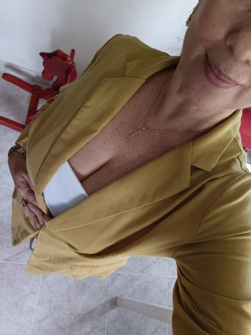 Thumbnail Aged Beauty Unveiled: Sarah_Diaz Delves into 50-Year-Old Elegance