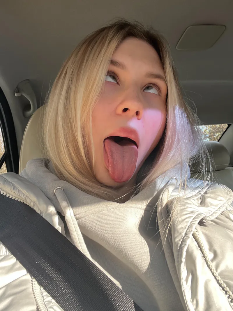 Thumbnail Hoosiercouple22's Traffic Tale: Ahegao Face Encounter Seeks Attention in RealAhegao