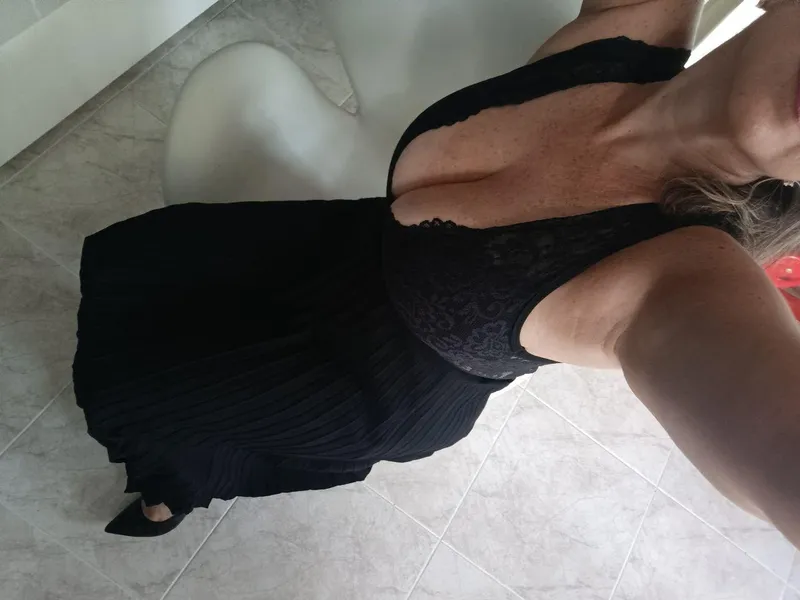 Thumbnail Embracing Sensuality and Body Positivity | Sarah_Diaz