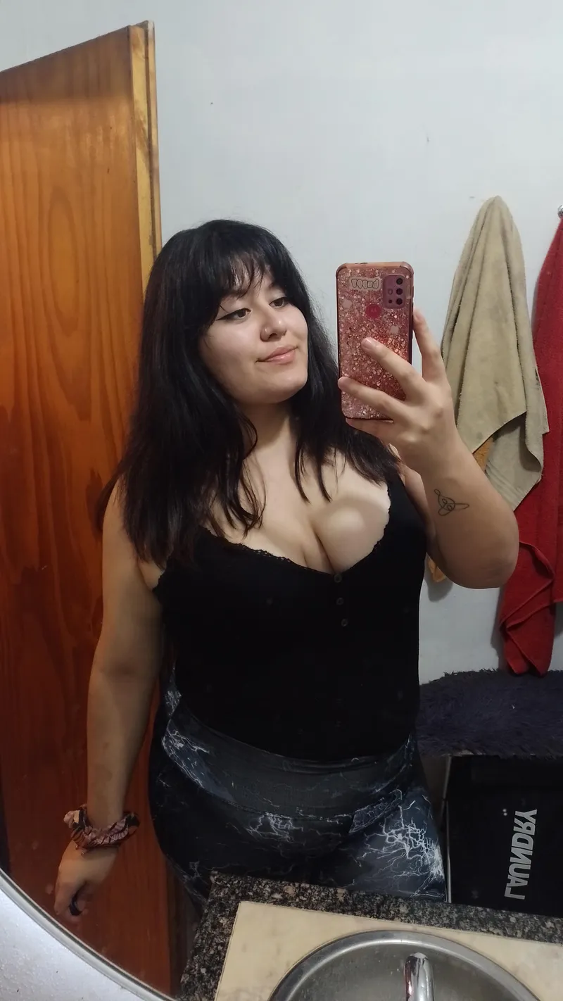 Thumbnail Date with a 23-Year-Old Brunette: A CurvyDragona Invitation